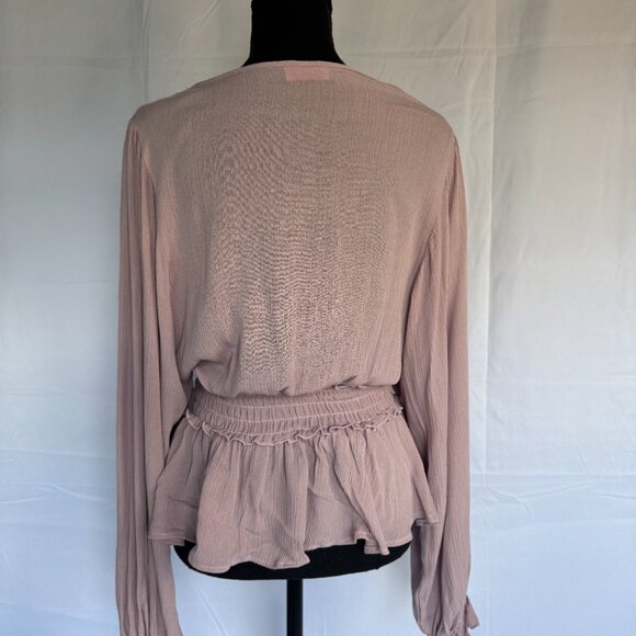 Pink Lily Pink Blouse Women’s Super cute Rayon flattering Size Small - 0313 - Picture 2 of 5